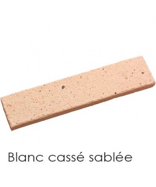 Plaquette de parement blanc cassé sablée